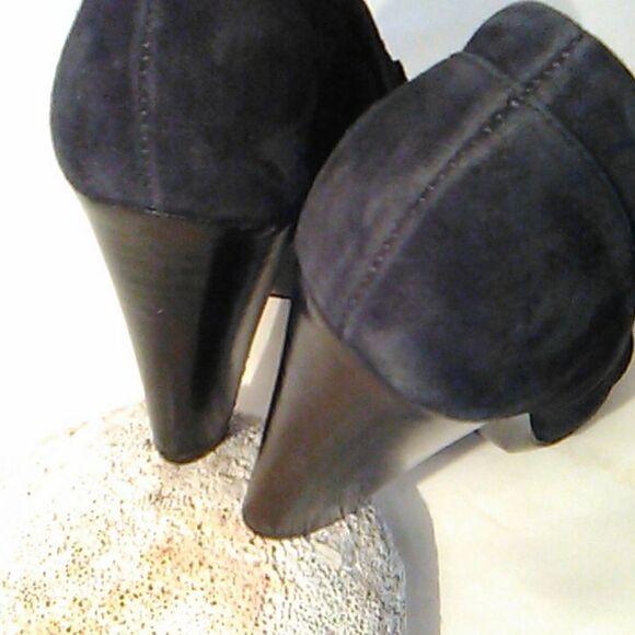 Clarks Indigo Black Suede Heels - Picture 5 of 10